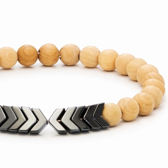 Vitality - Black Sacred Arrow Wood Diffuser Bracelet - Picture 1 of 4